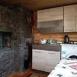 дерев'яний будинок з банею Apartment Oriv