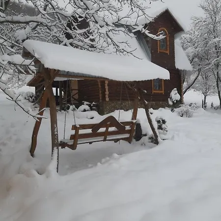 дерев'яний будинок з банею Appartamento Oriv