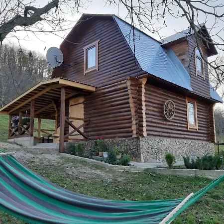 дерев'яний будинок з банею Appartamento Oriv