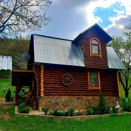 дерев'яний будинок з банею Appartamento Oriv