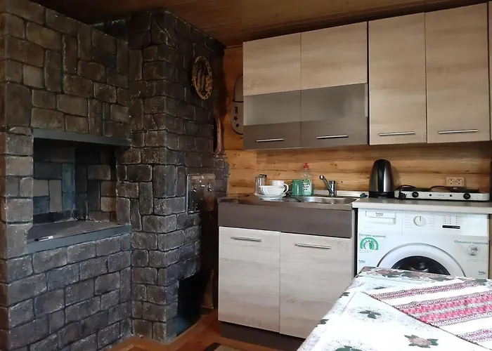 дерев'яний будинок з банею Apartment Oriv